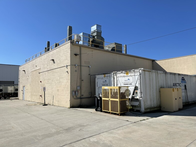 More Photos Of 41900 Executive Dr, Harrison Township Manufacturing For Sale