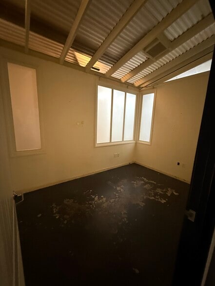 More Photos Of 5836-5838 San Pablo Ave, Emeryville Storefront Retail Residential For Lease