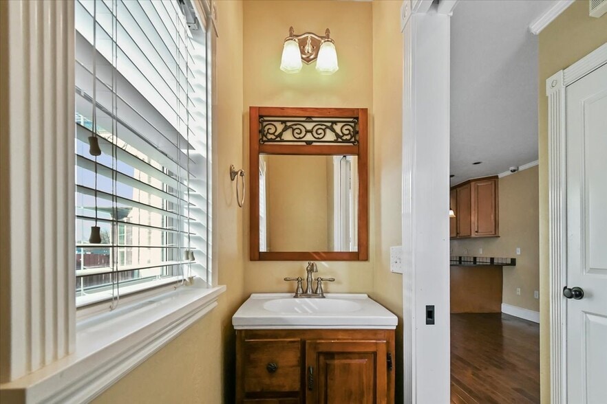 More Photos Of 520 16th Ave N, Nampa Office Residential For Sale