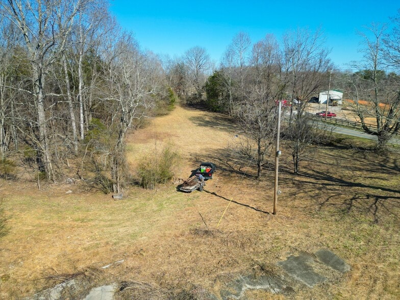 More Photos Of 2815 TN-49 Hwy, Charlotte Auto Repair For Sale