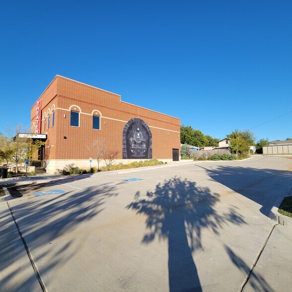 More Photos Of 6711 Oak St, Frisco Movie Theatre For Sale