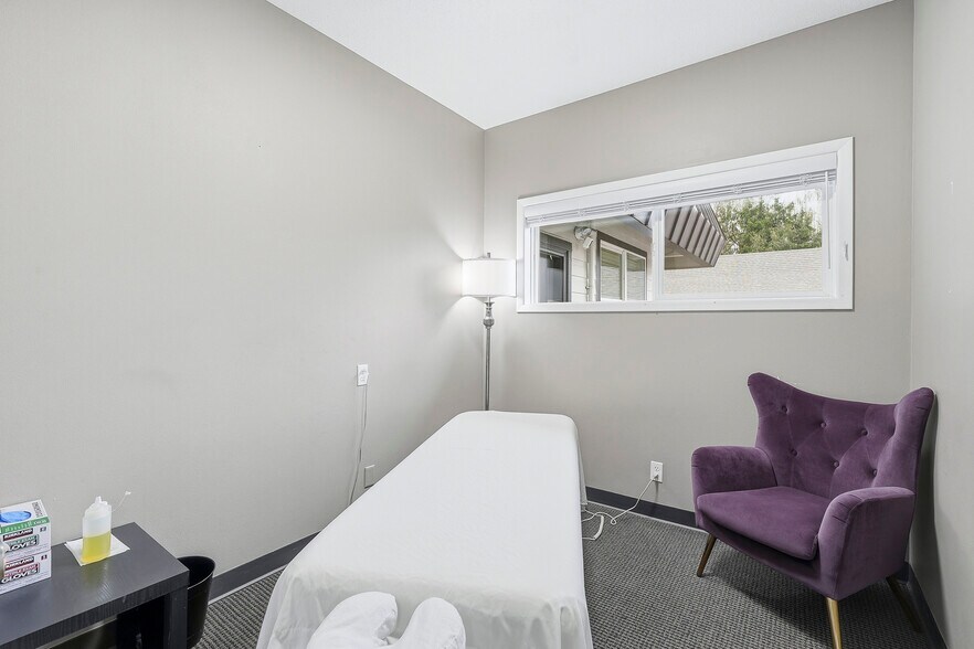 More Photos Of 12720 SW Pacific Hwy, Tigard General Retail For Sale