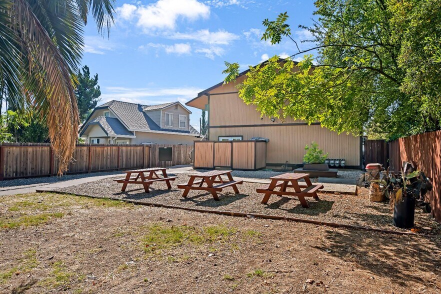 More Photos Of 2944 Del Paso Blvd, Sacramento Apartments For Sale