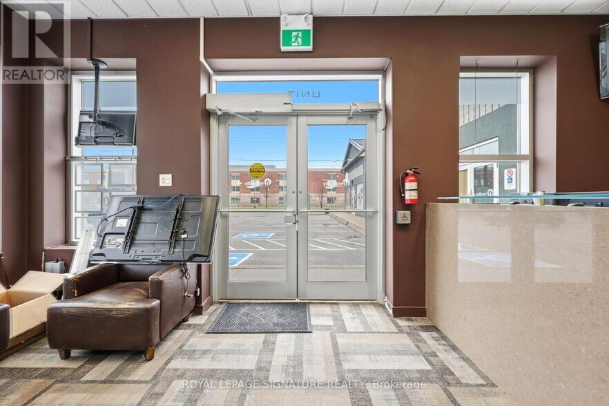 More Photos Of 158 Guelph St, Halton Hills Freestanding For Lease