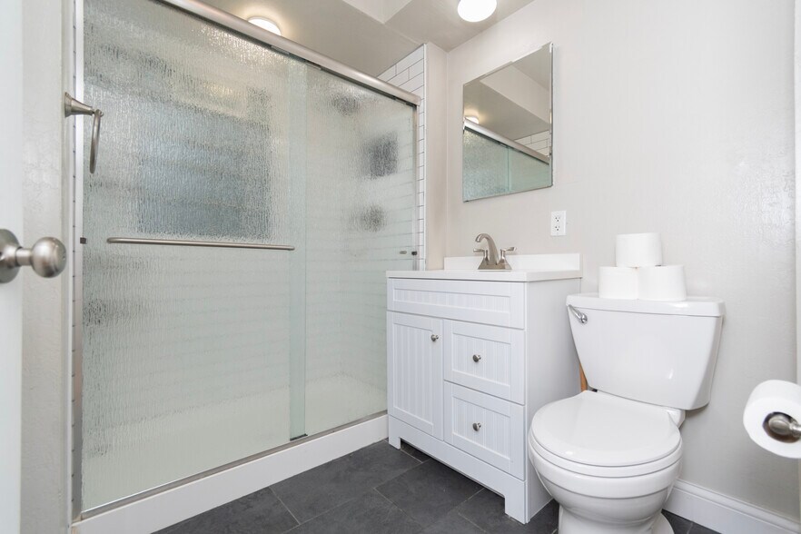 More Photos Of 5331 Charlotte St, Kansas City Apartments For Sale