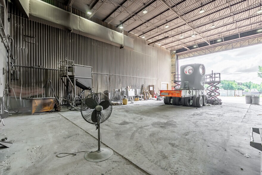 More Photos Of 1905 Rue Émile Bernard, Sorel-tracy Industrial For Sale