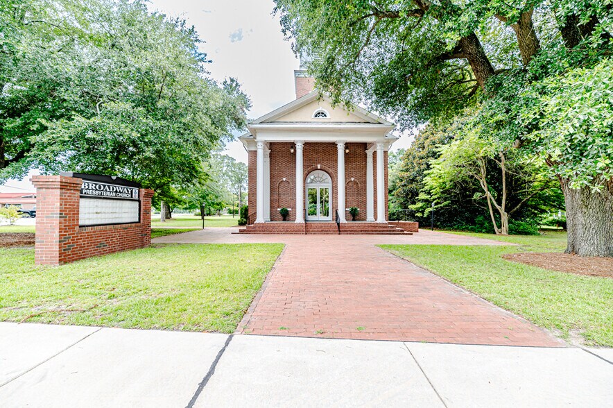 More Photos Of 211 Main st, Broadway Religious Facility For Sale