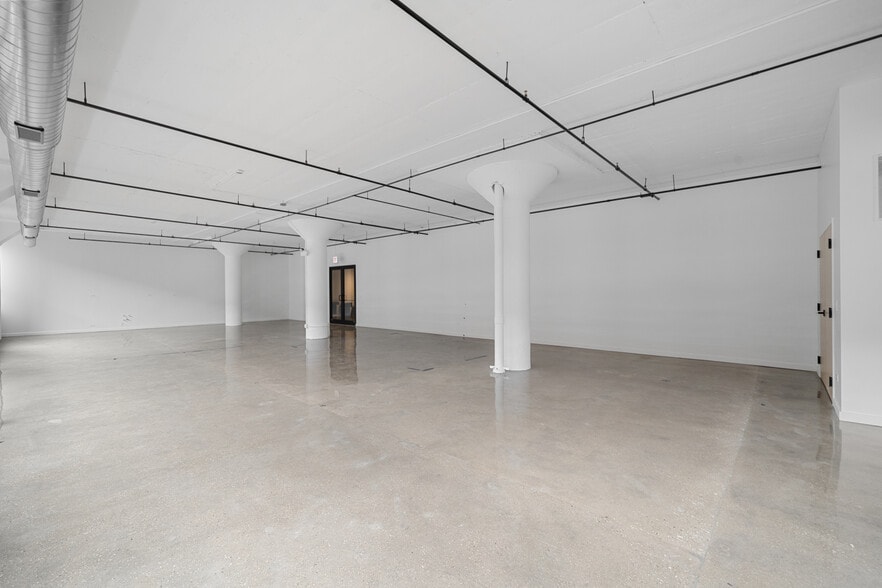 More Photos Of 1001 N North Branch St, Chicago Flex For Lease