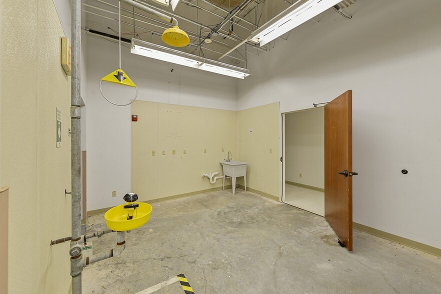 More Photos Of 4405 E Aloha Dr, Diamondhead Storefront Retail Office For Lease