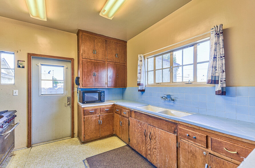 More Photos Of 326 Park St, Salinas Religious Facility For Sale