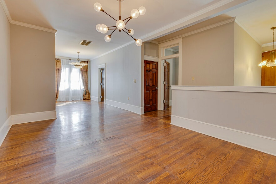 More Photos Of 906 Augusta St, Greenville Office For Sale