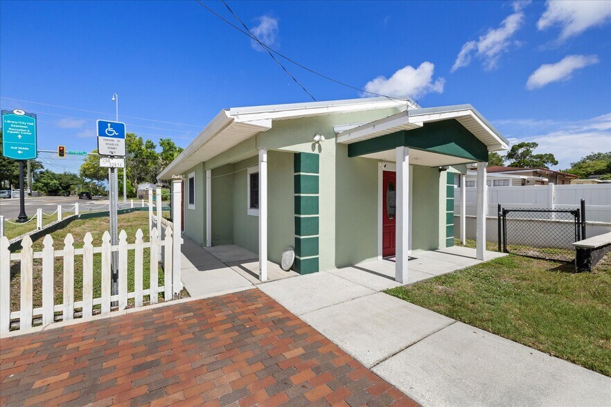 More Photos Of 6511 Main St, New Port Richey Office For Sale