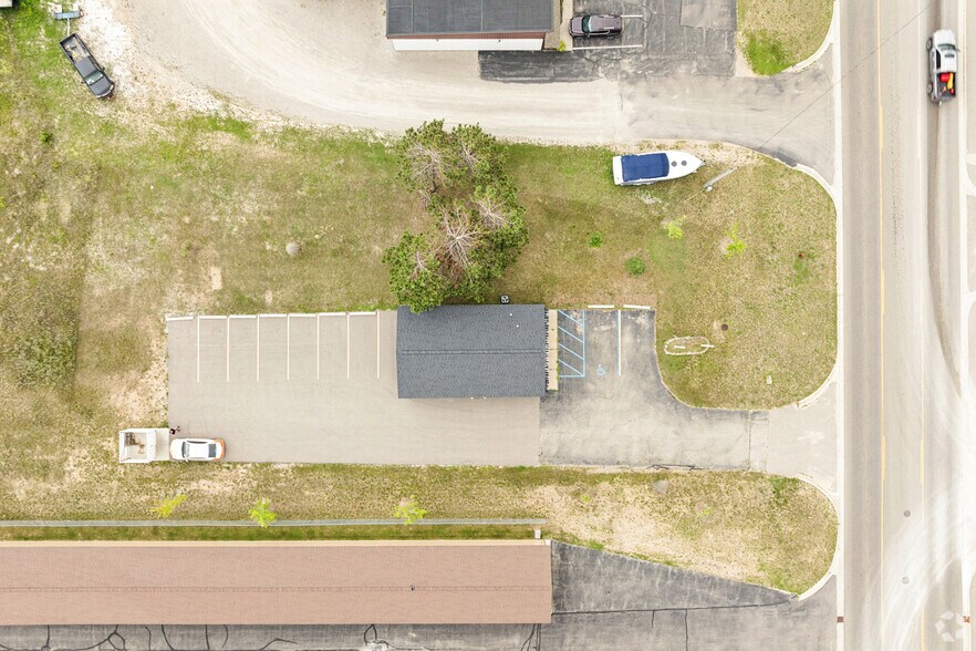 More Photos Of 1848 Dickerson Rd, Gaylord General Retail For Sale