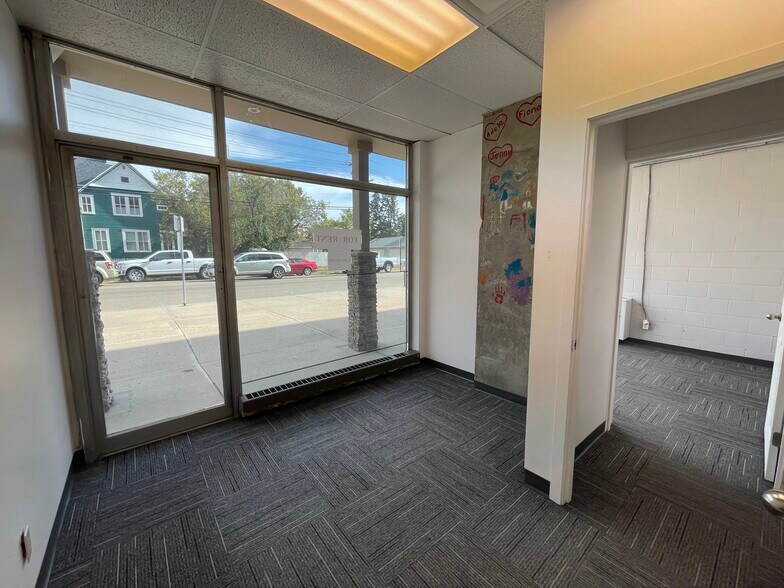 More Photos Of 4820 47 Ave, Red Deer Apartments For Lease