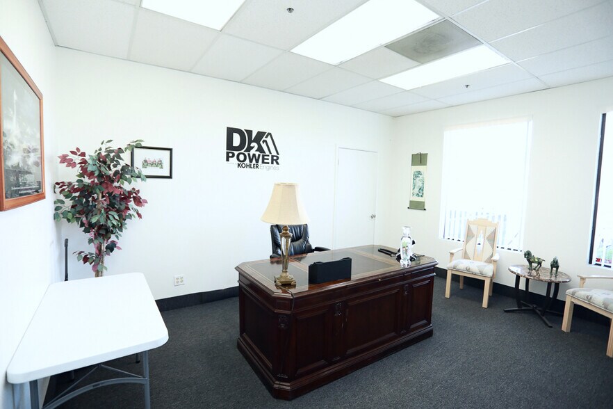 More Photos Of 4301 S Valley View Blvd, Las Vegas Warehouse For Lease