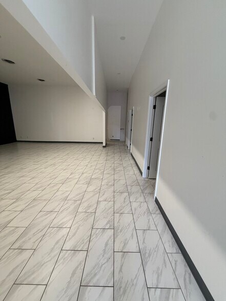 More Photos Of 11225 S Saginaw St, Grand Blanc Storefront Retail Office For Sale