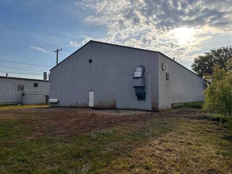 More Photos Of 3945 S Blue Star Dr, Traverse City Service For Lease