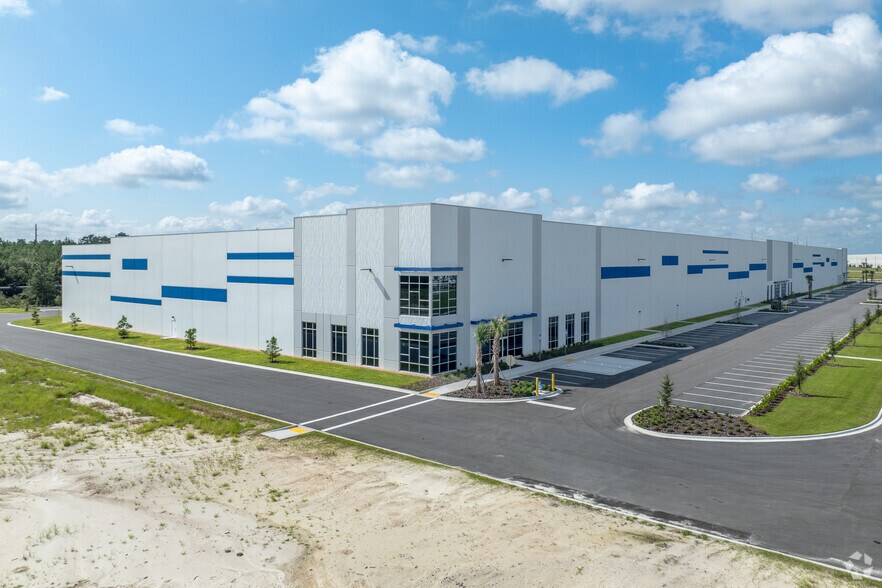 More Photos Of 1511 Zoo Pky, Jacksonville Distribution For Lease