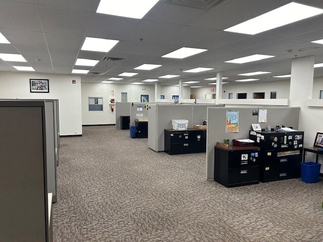 More Photos Of 470 Maryland Dr, Fort Washington Light Distribution For Lease