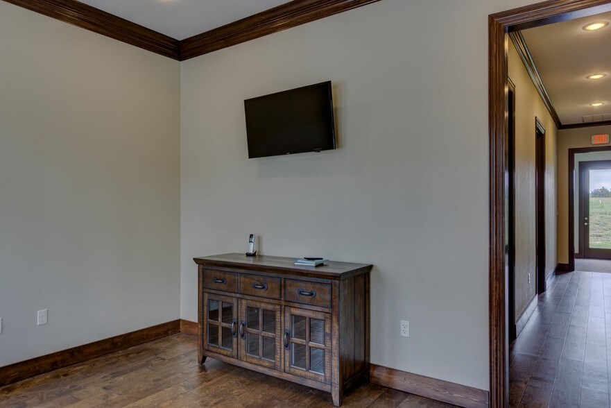 More Photos Of 6115 New Copeland Rd, Tyler Medical For Sale
