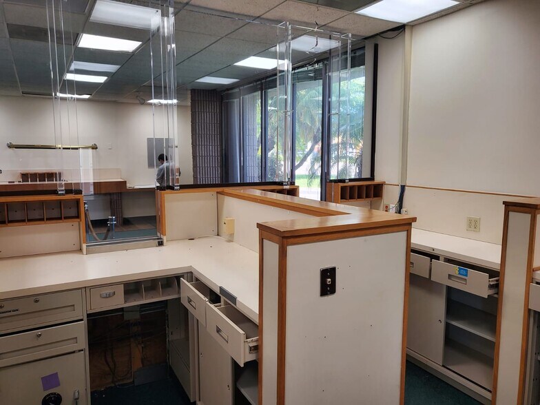 More Photos Of 1750 NE 8th St, Homestead Bank For Sale