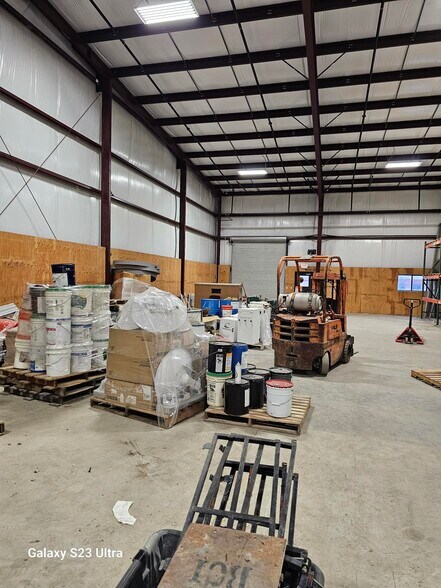 More Photos Of 35 Hamilton Ln, Glenmont Warehouse For Lease