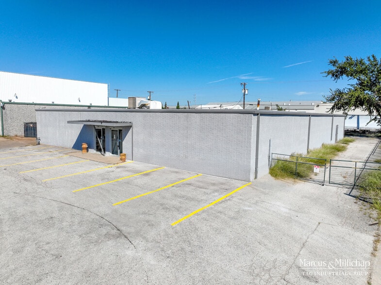 More Photos Of 614 Easy St, Garland Warehouse For Sale