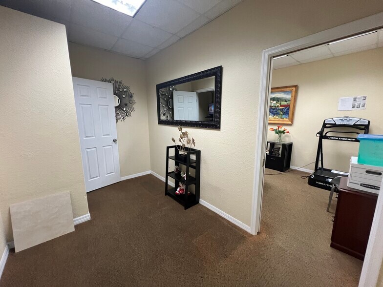 More Photos Of 4505 Town N Country Blvd, Tampa Office For Sale