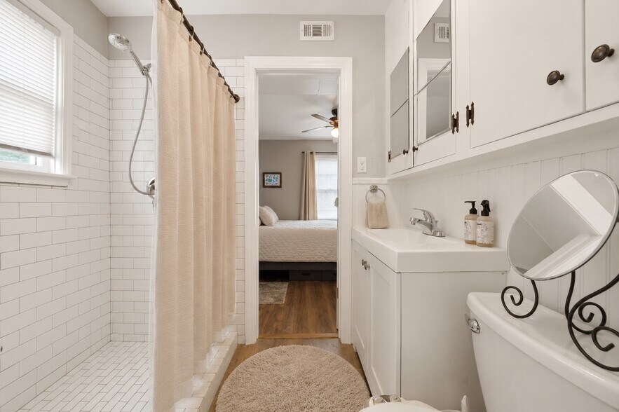 More Photos Of 609 Sealy St, Galveston Apartments For Sale