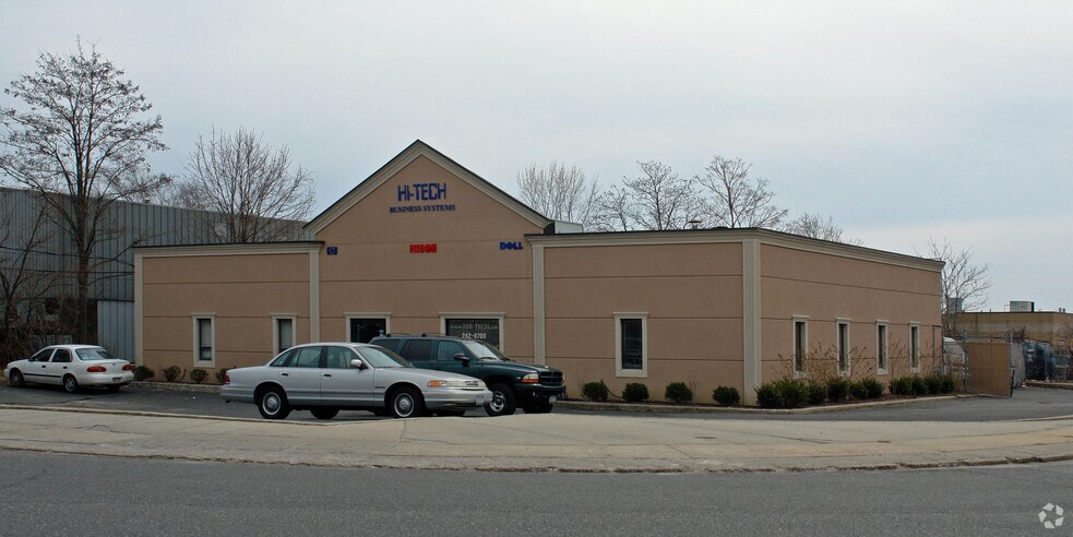 Primary Photo Of 670 Pine Aire Dr, Deer Park Warehouse For Lease