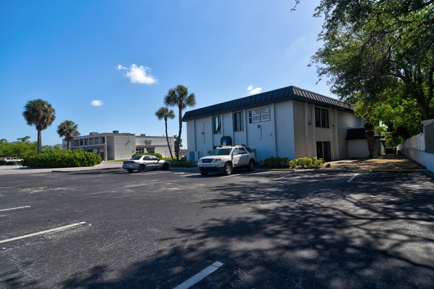 More Photos Of 12945 Seminole Blvd, Largo Office For Lease