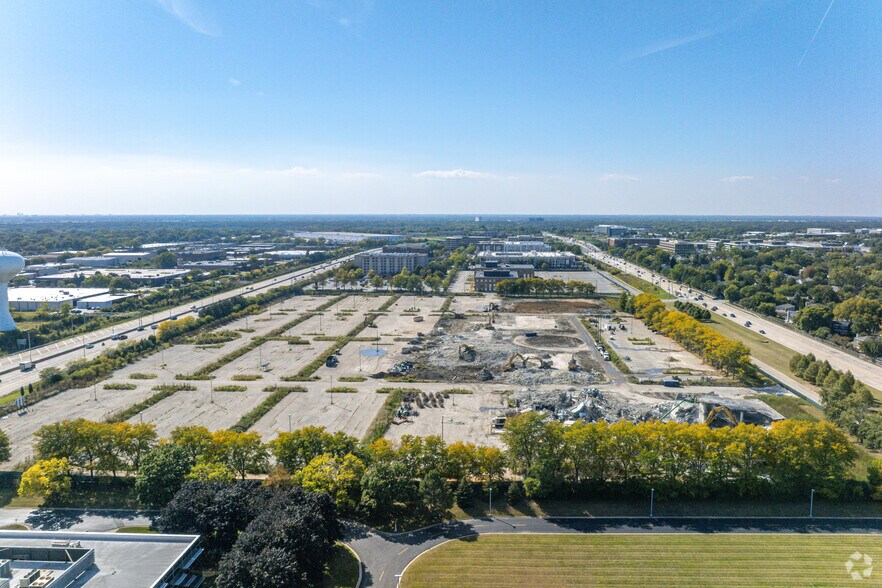 More Photos Of 1411-1435 Lake Cook Rd, Deerfield Land For Lease