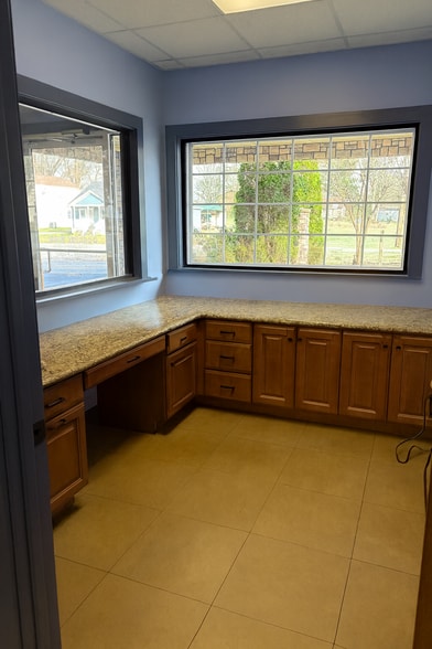 More Photos Of 202 Arnette St, Murfreesboro Office For Lease