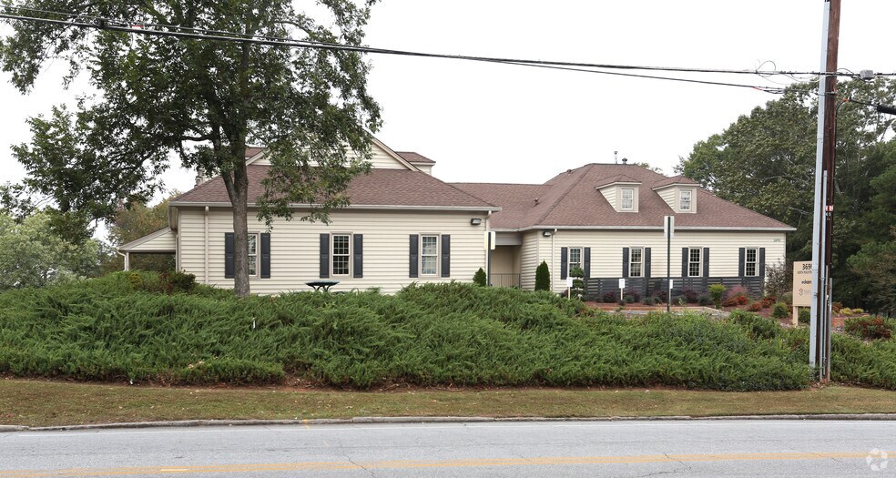 More Photos Of 3690 N Peachtree Rd, Chamblee Loft Creative Space For Lease