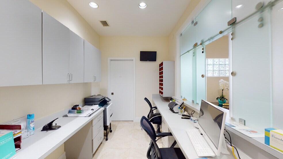 More Photos Of 235 W 49th St, Hialeah Medical For Sale