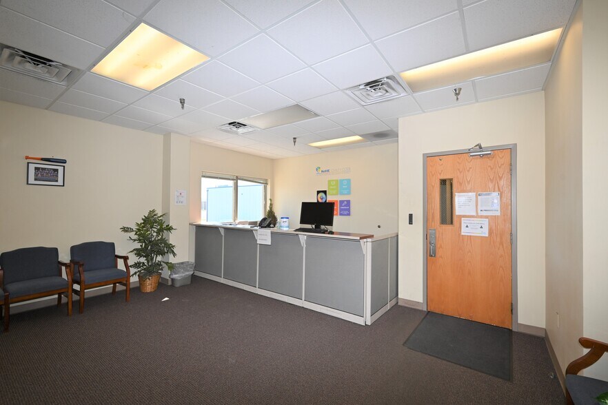 More Photos Of 225 N Daniels Way, Bloomington Refrigeration Cold Storage For Lease