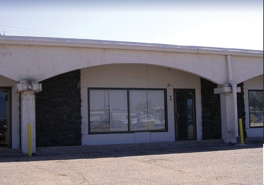 More Photos Of 2015-2017 2nd Ave, Greeley Warehouse For Lease