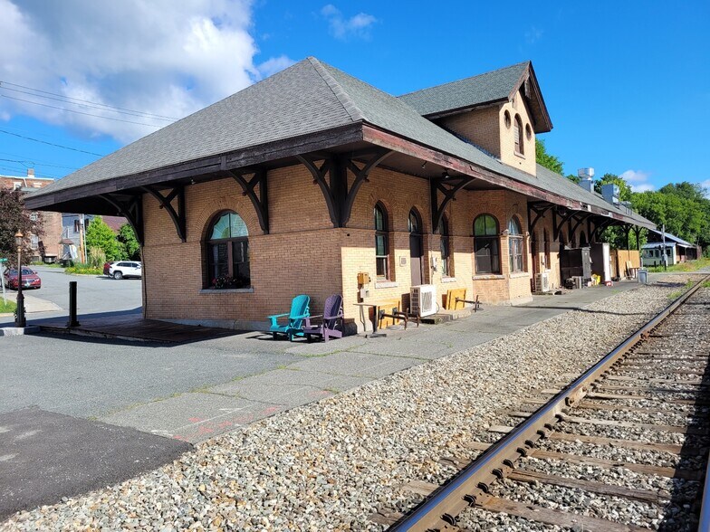 More Photos Of 26 Depot Ave, Windsor Restaurant For Sale
