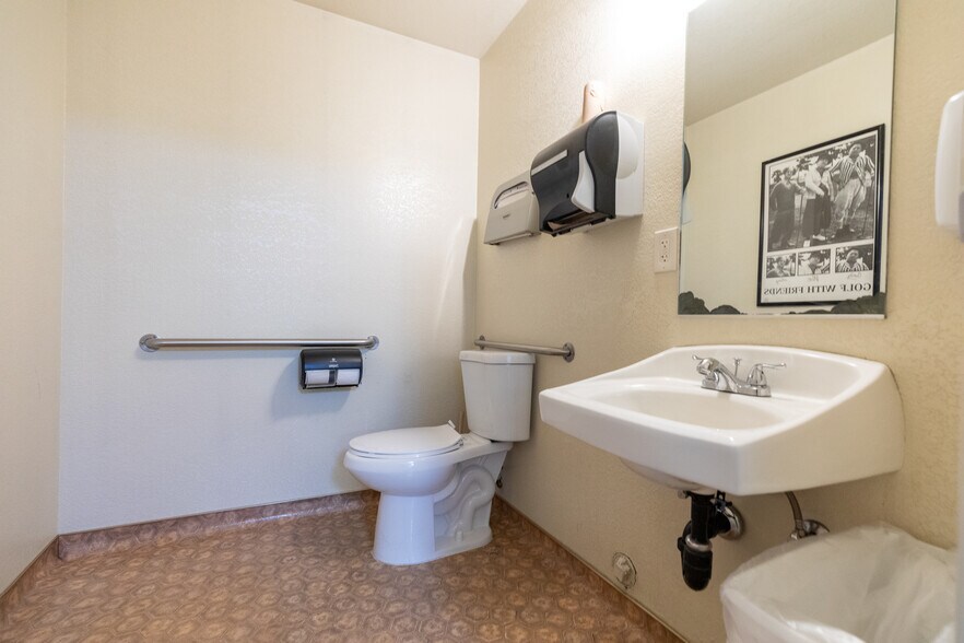 More Photos Of 1249 E Ridgecrest Blvd, Ridgecrest Office For Sale