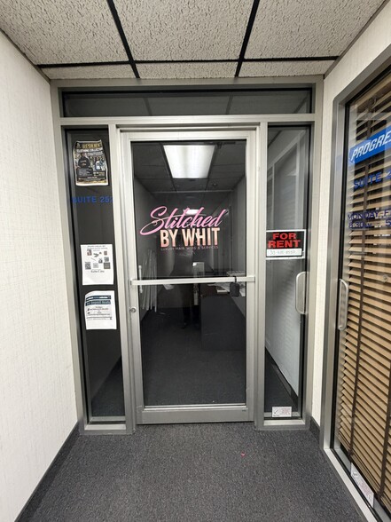 More Photos Of 25140 Lahser Rd, Southfield Office For Sale