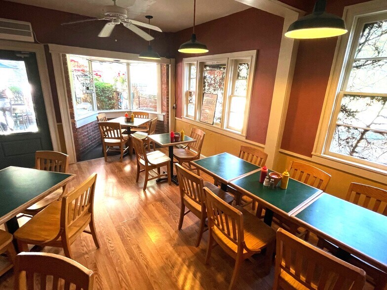 More Photos Of 71 Spring St, Eureka Springs Restaurant For Sale