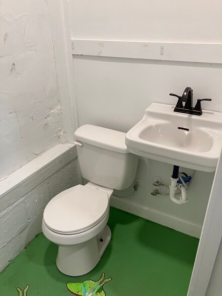 More Photos Of 909 Starkeys Aly, Wilmington Lodge Meeting Hall For Lease
