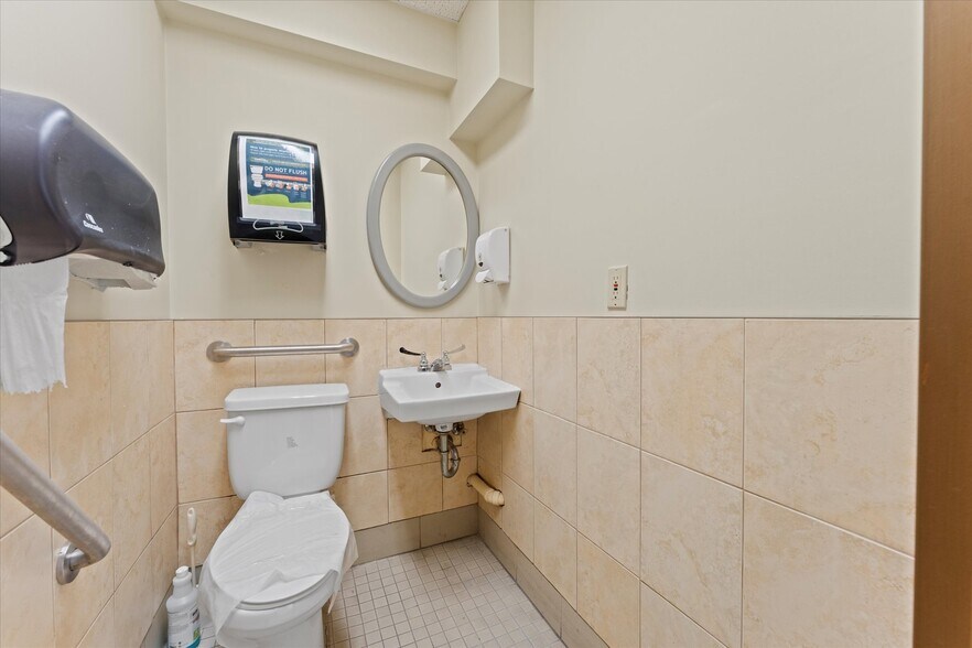 More Photos Of 711 Pelissier St, Windsor Office For Sale