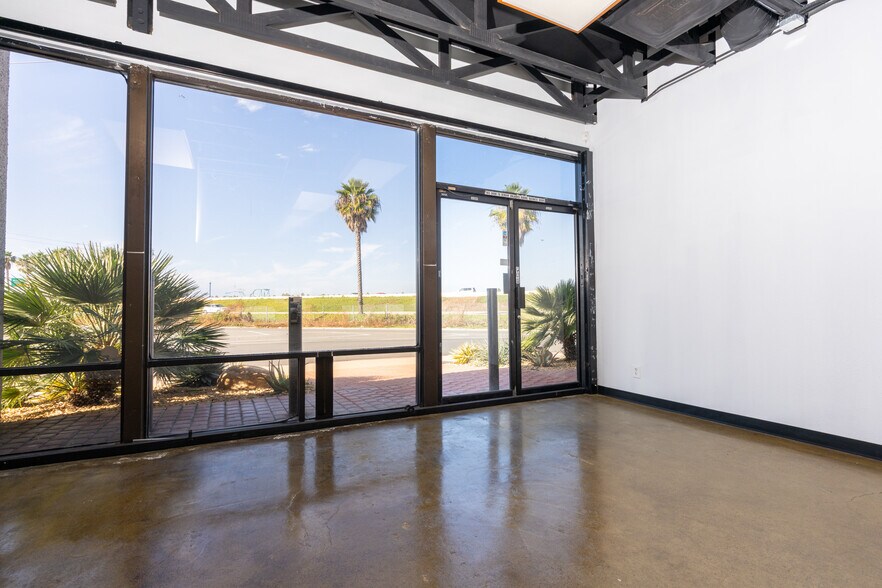 More Photos Of 3770 Hancock St, San Diego Unknown For Lease