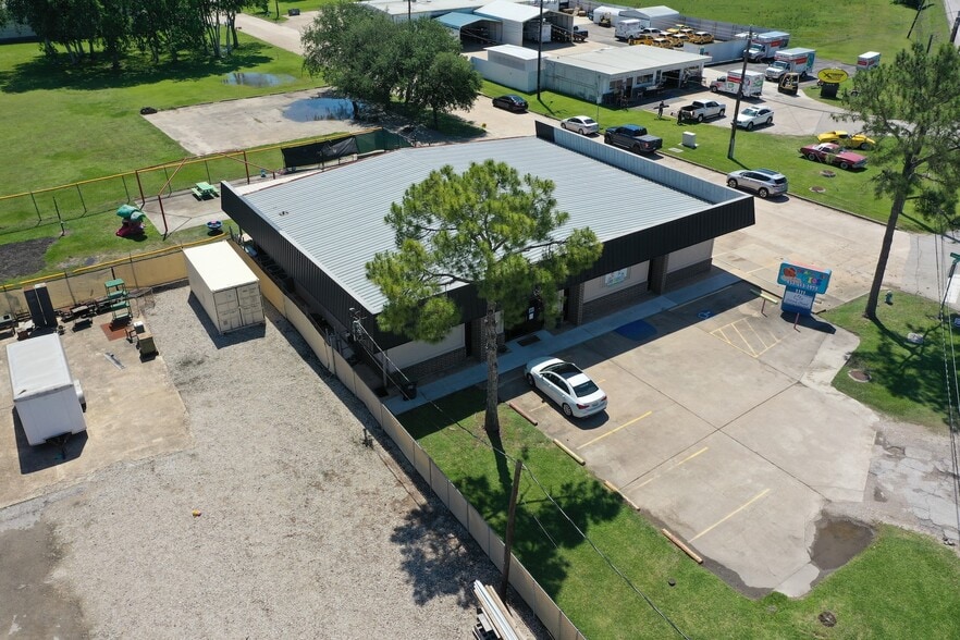 More Photos Of 3111 S Main St, Pearland Warehouse For Sale
