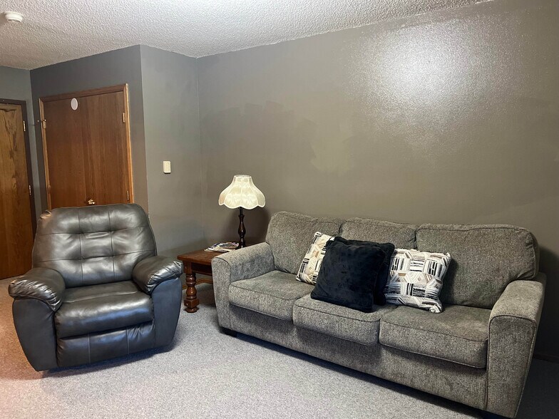 More Photos Of 215 E Church St, Lewellen Hotel For Sale