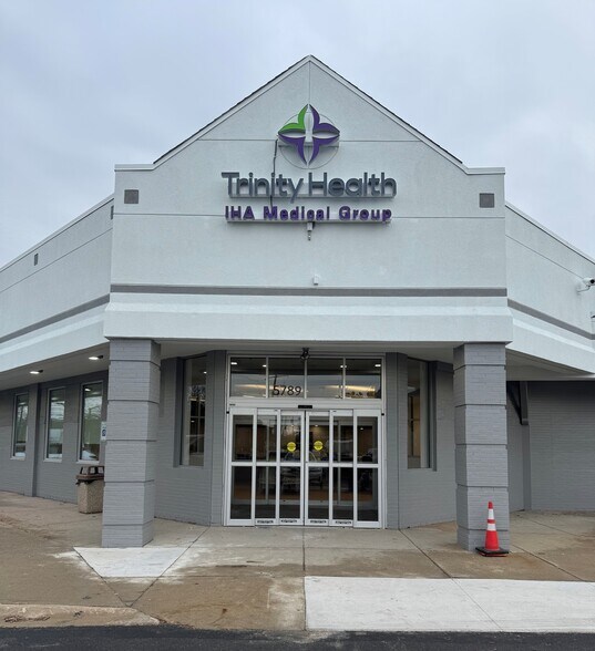More Photos Of 5785-5811 S Main St, Village of Clarkston Storefront For Lease