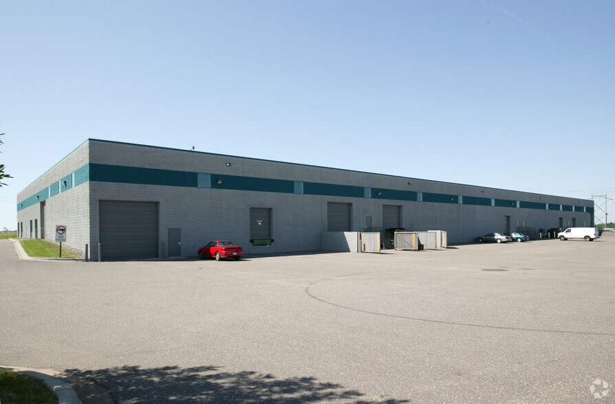 More Photos Of 7160-7166 4th St N, Oakdale Warehouse For Lease