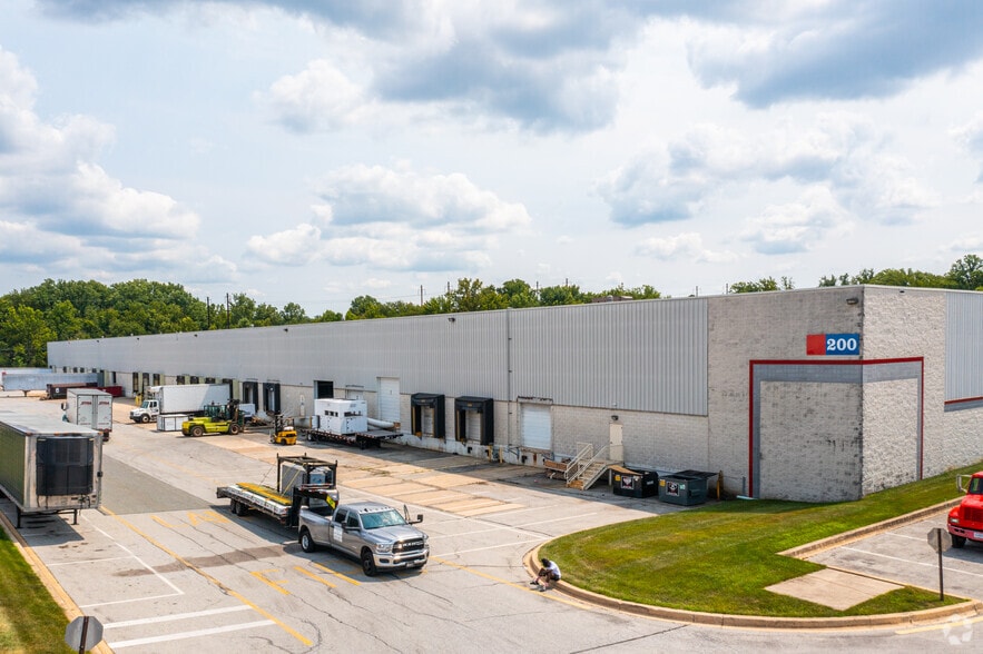 More Photos Of 500-514 Interchange Blvd, Newark Unknown For Lease