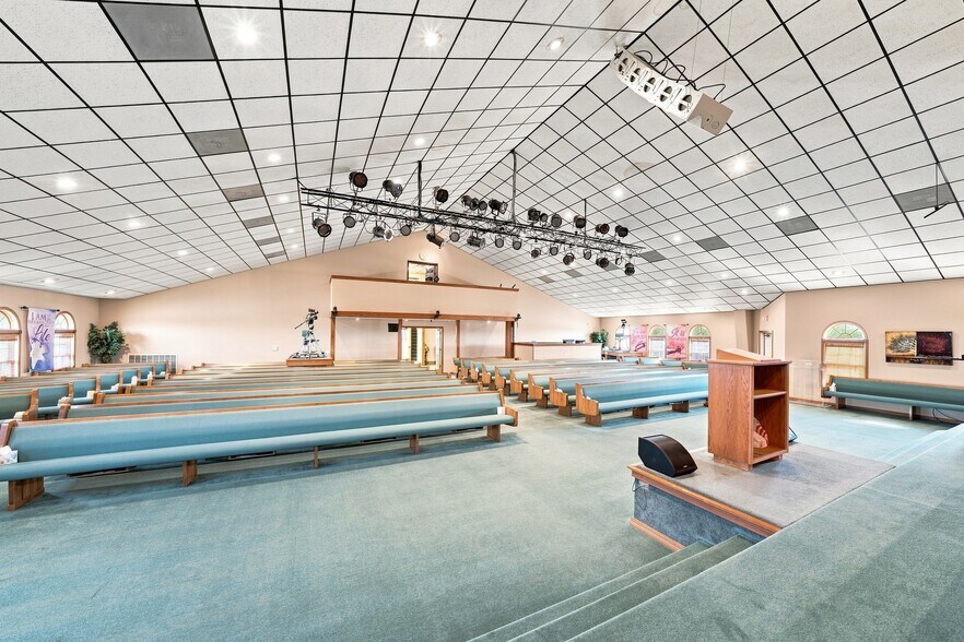 More Photos Of 951 S Kingshighway St, Sikeston Office For Sale